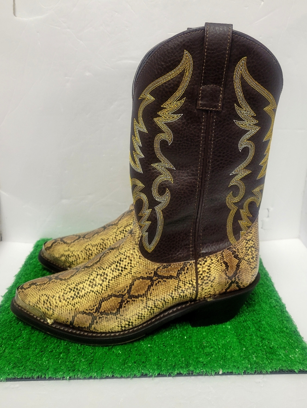 Laredo Monty Boots 8D Western Cowboy Golden Faux Snakeskin Python 68068 Worn 1x